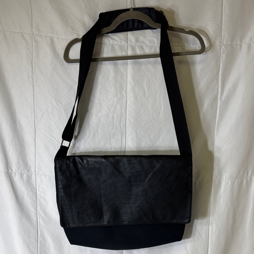 Attitude Black Leather & Canvas Messenger Bag Crossbody‎ Adjustable Strap
